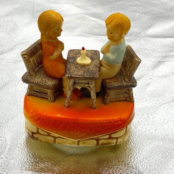 Vintage Price Import Music Box Boy Girl praying at table‎ Hong Kong Rotates - Picture 1 of 12